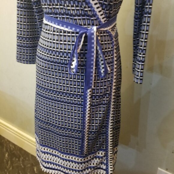 Max Studio printed wrap dress  women's size Small (H32) - Picture 4 of 8